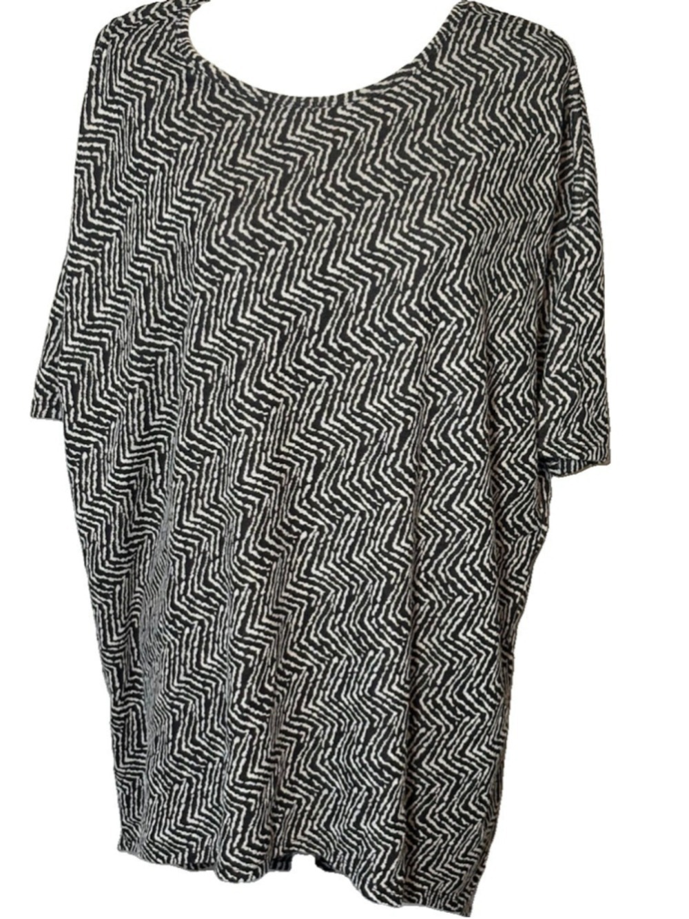 LuLaRoe Womens XL Classic Tee Top Black White ZigZag Chevron Geometric Stretch